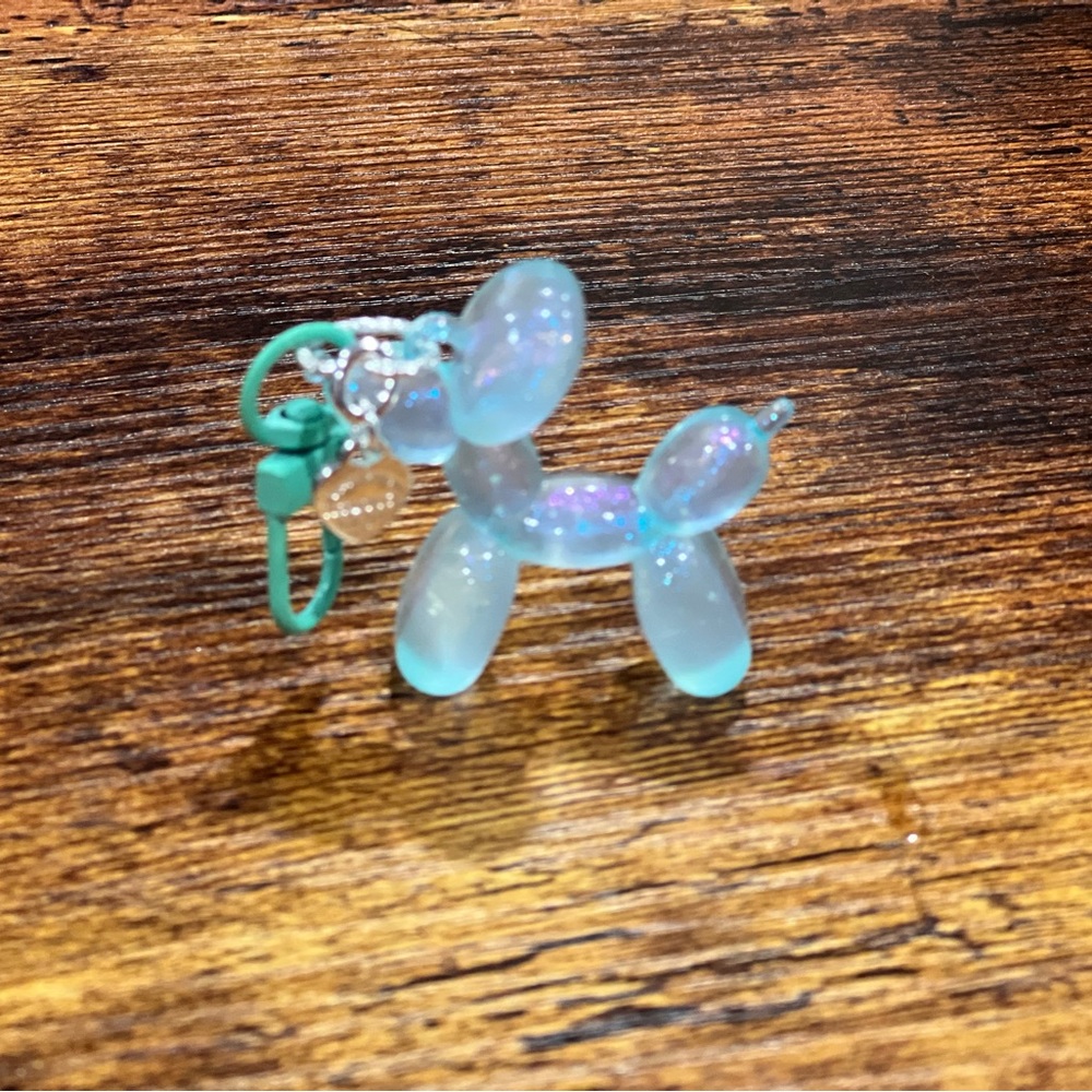 6 Glow in the dark keychains
